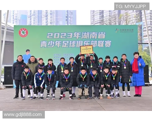 足球明星体育公司引领运动产业新风潮助力青少年成长与发展