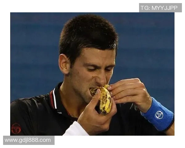 足球明星分享健康生活方式晒吃香蕉引发粉丝热议与关注 足球明星分享健康生活方式晒吃香蕉引发粉丝热议与关注