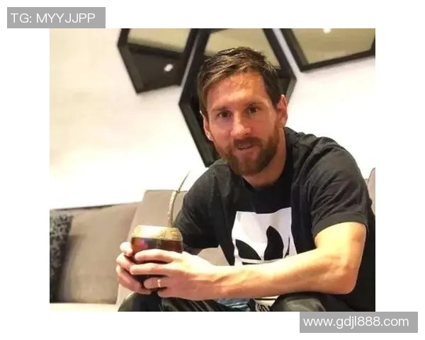 足球明星的饮品偏好揭秘他们最爱的饮料和健康饮食习惯 足球明星的饮品偏好揭秘他们最爱的饮料和健康饮食习惯